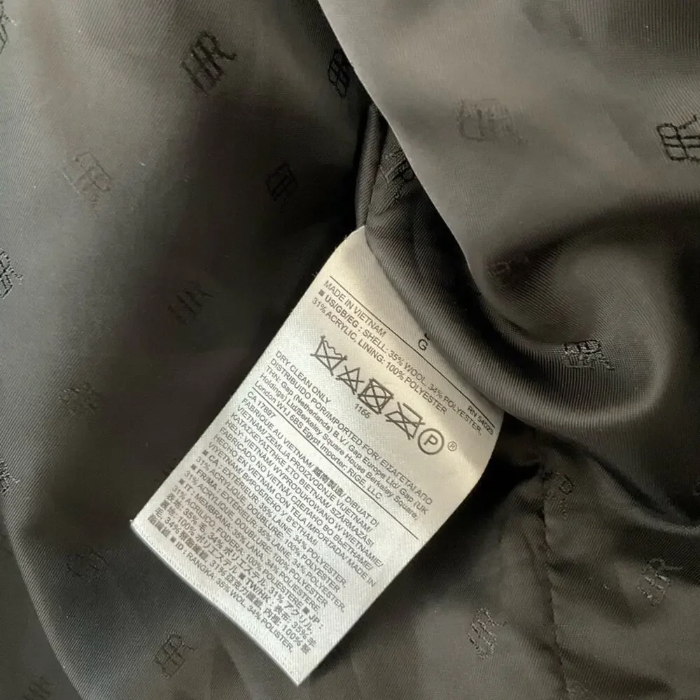 Banana Republic large scale